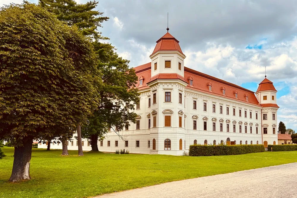 Reference: Zámek Holešov